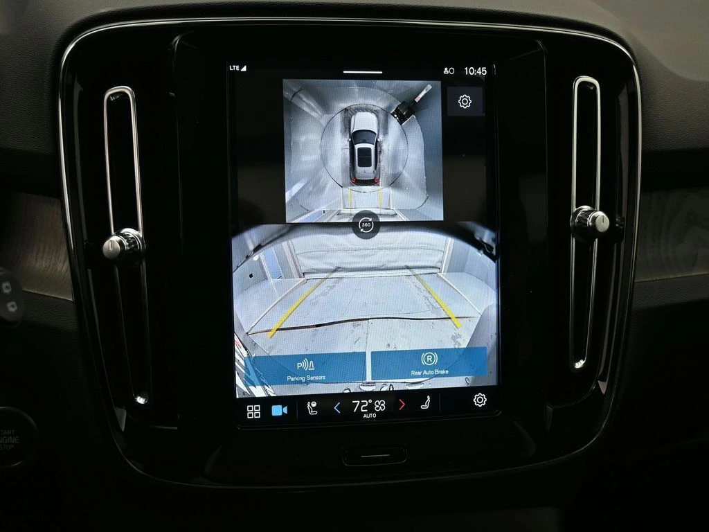 2025 Volvo - image 14