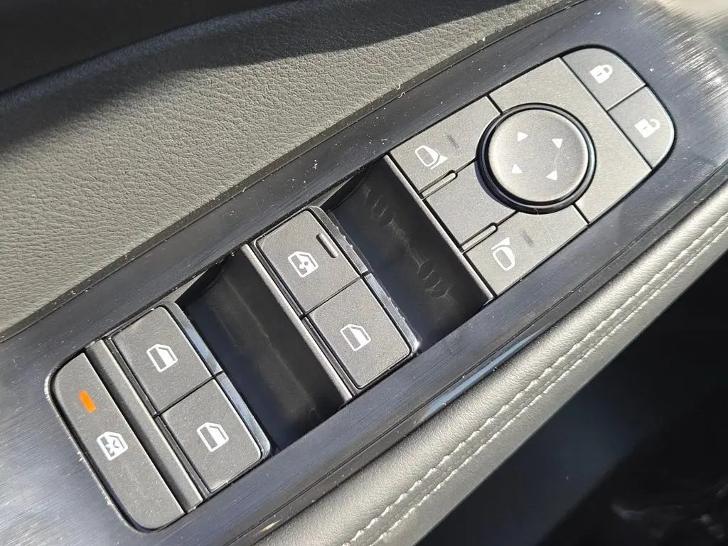 2026 Nissan Rogue SV photo 16