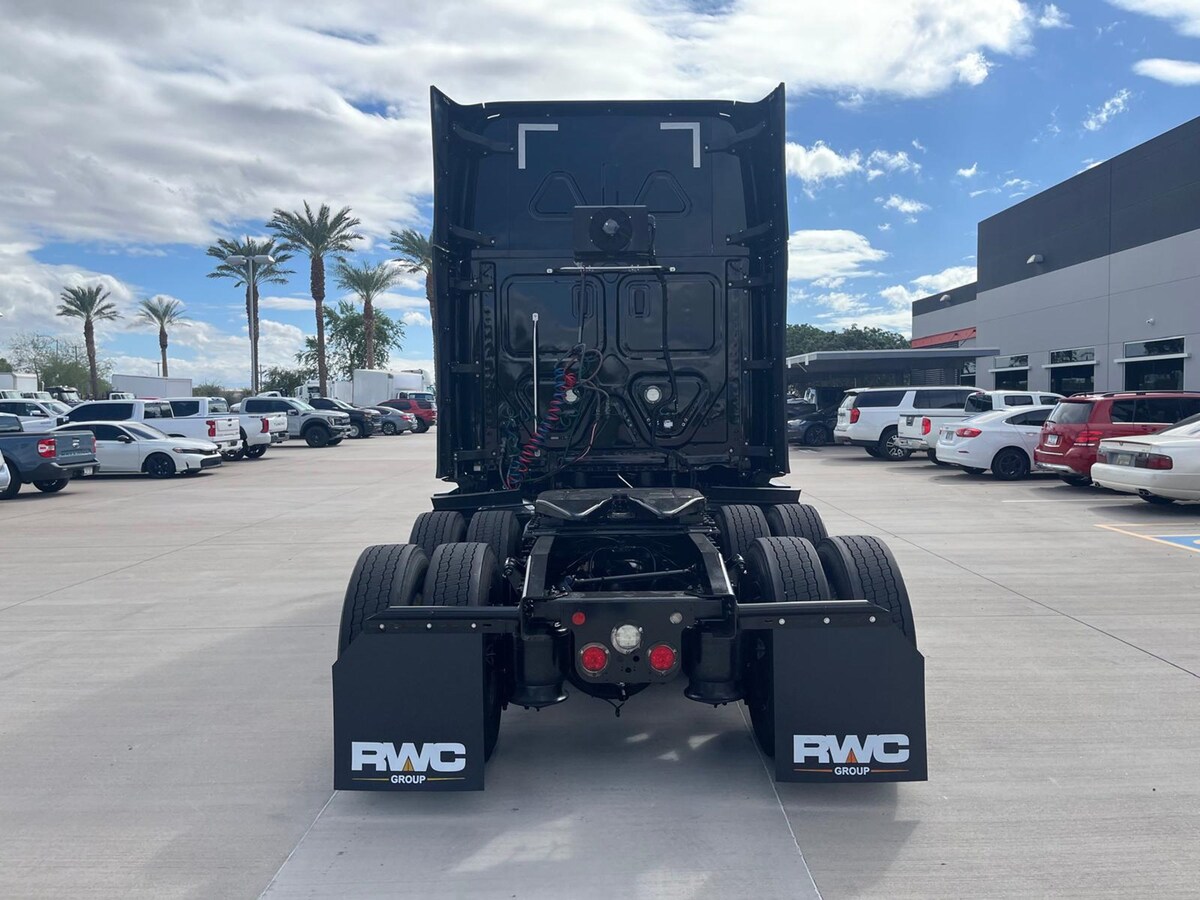 2021 Freightliner in Phoenix, AZ — photo 4