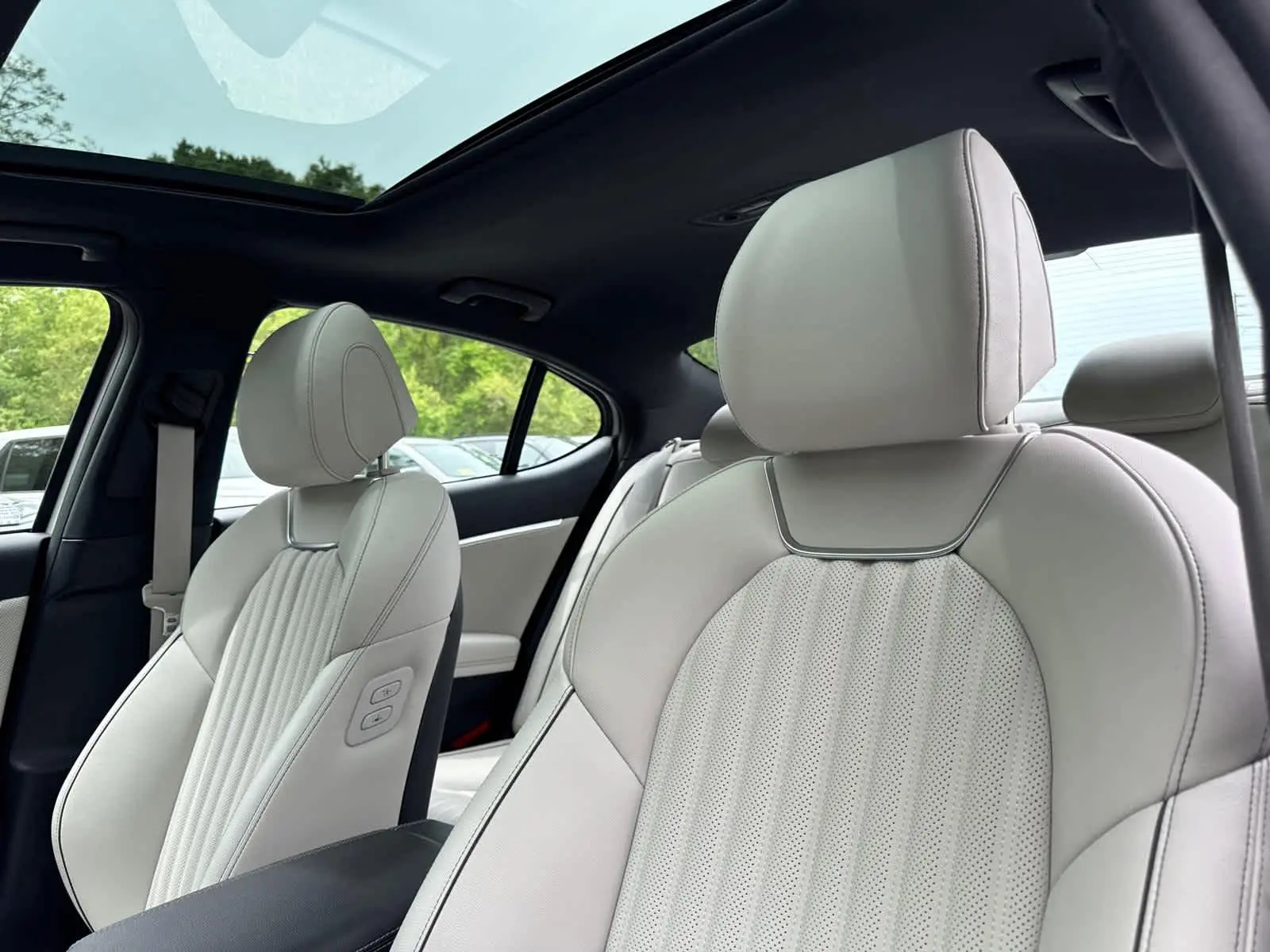 2025 Genesis G70 2.5T photo 15