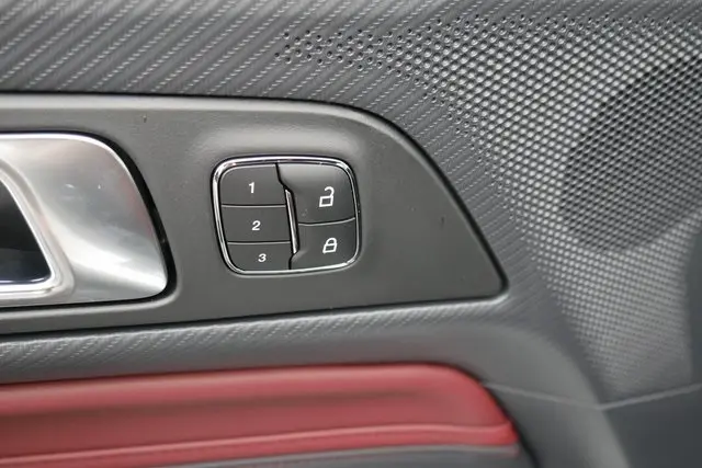 2025 Ford Mustang EcoBoost Premium photo 8