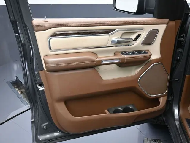 2019 Ram 1500 Laramie photo 14