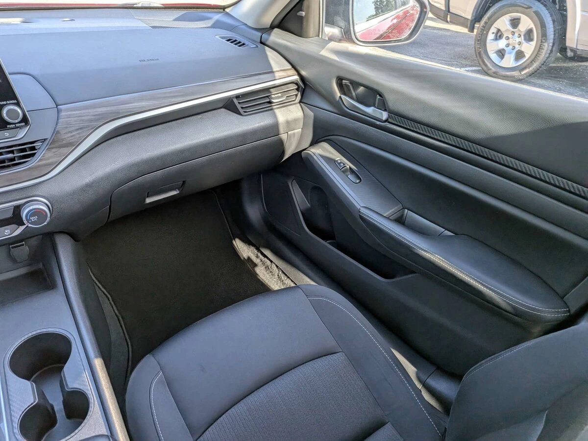 2025 Nissan Altima SV - Photo 16