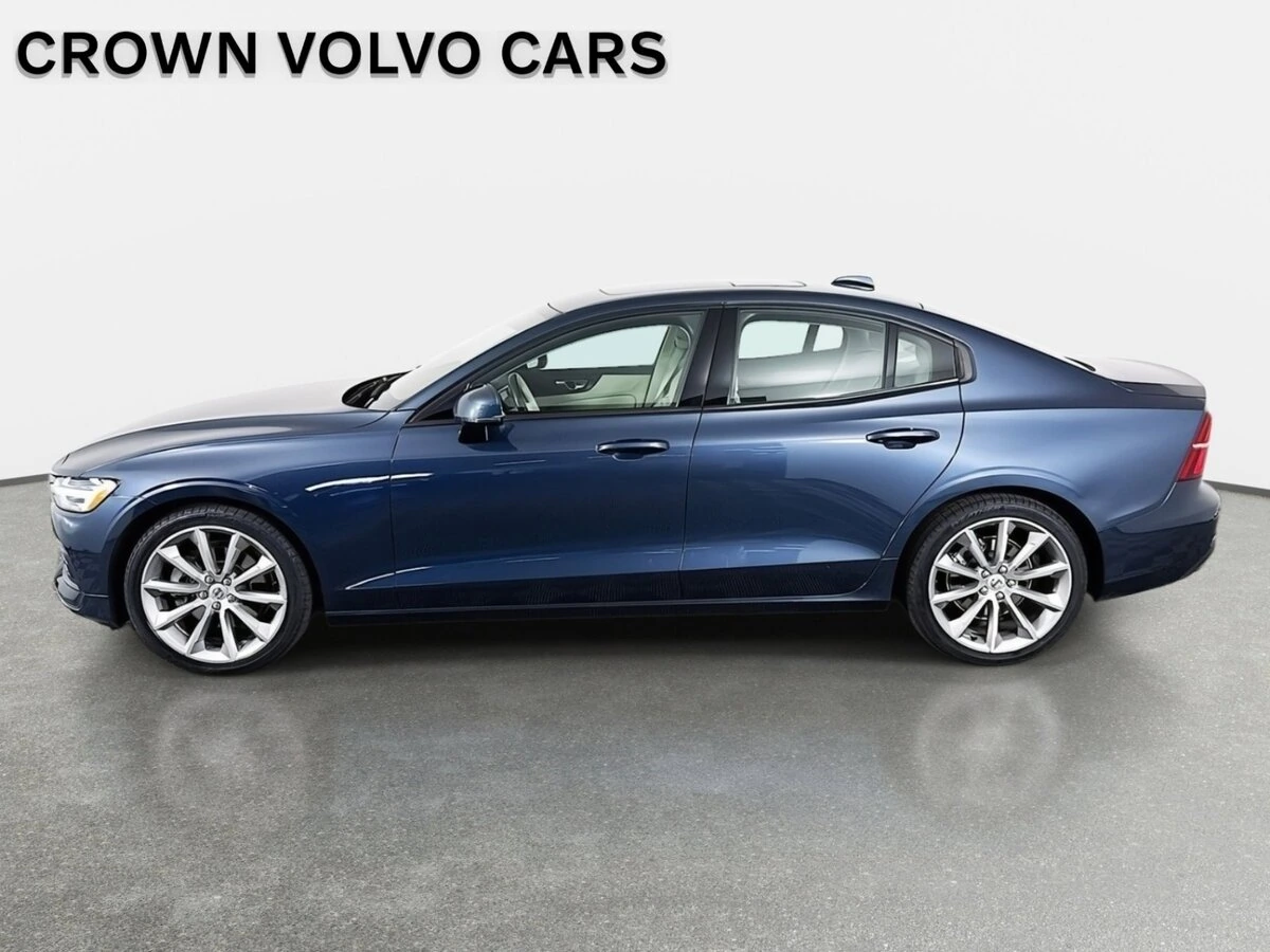 2021 Volvo - image 8