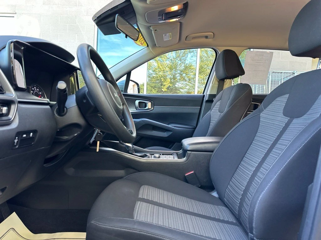 2022 Kia Sorento LX - Photo 36