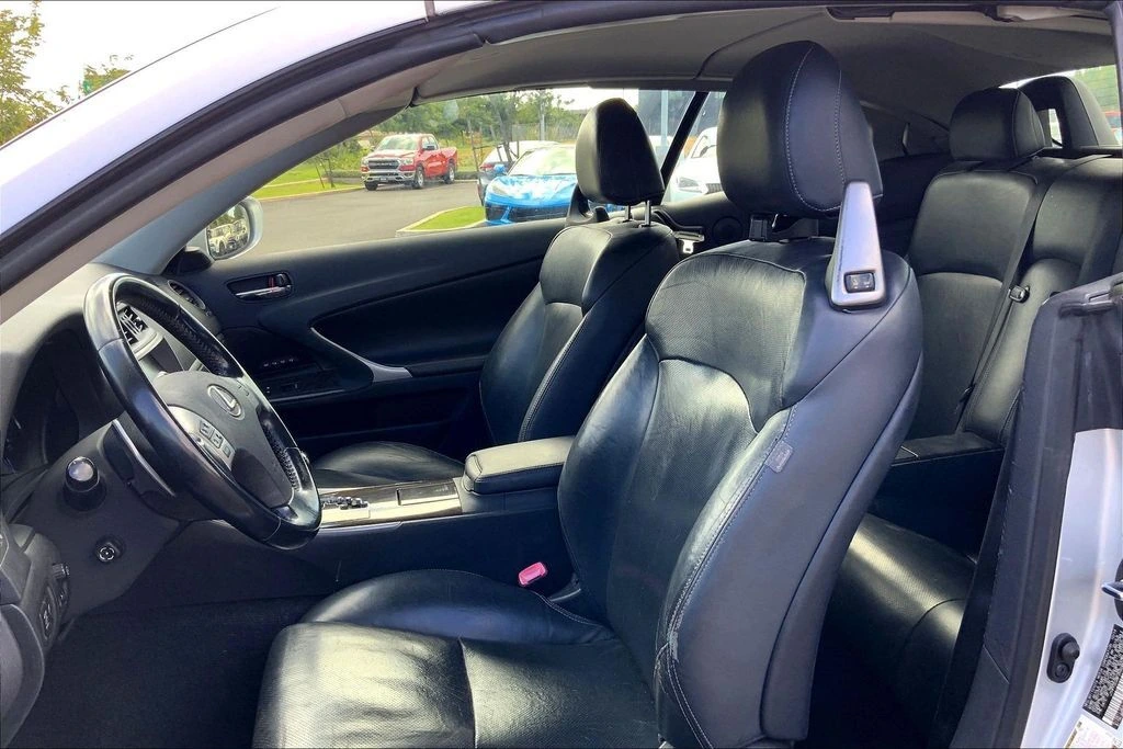 2015 Lexus IS 250 - Photo 23