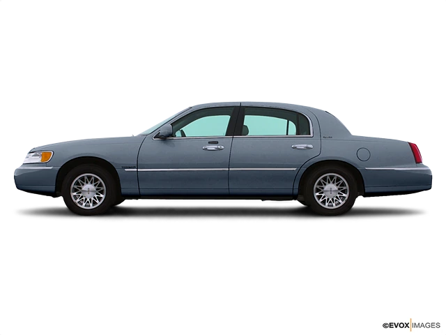 2002 Lincoln Town Car Executive's photo