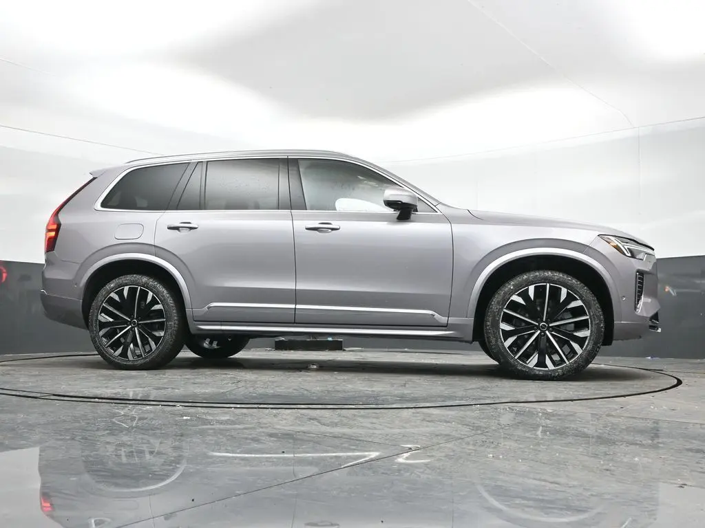 2026 Volvo - image 38