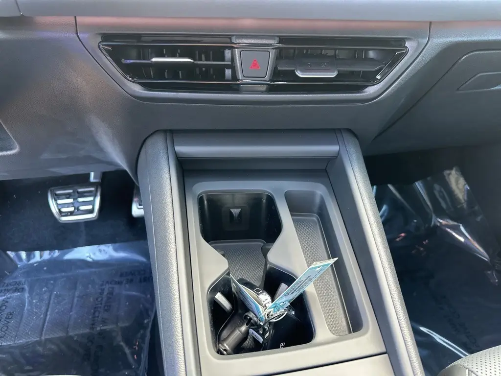 2025 Volkswagen Tiguan SE R-Line Black photo 23