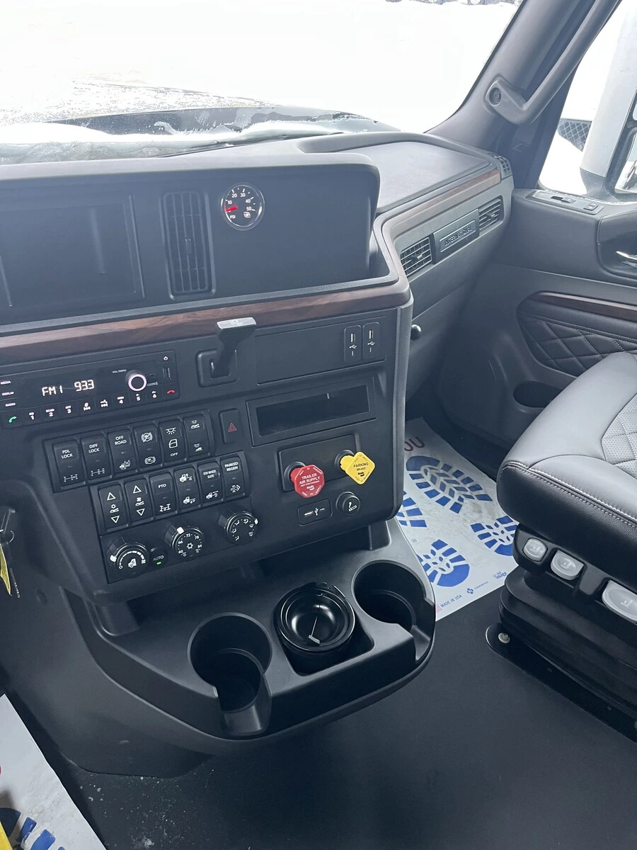 2025 International HX - image 6