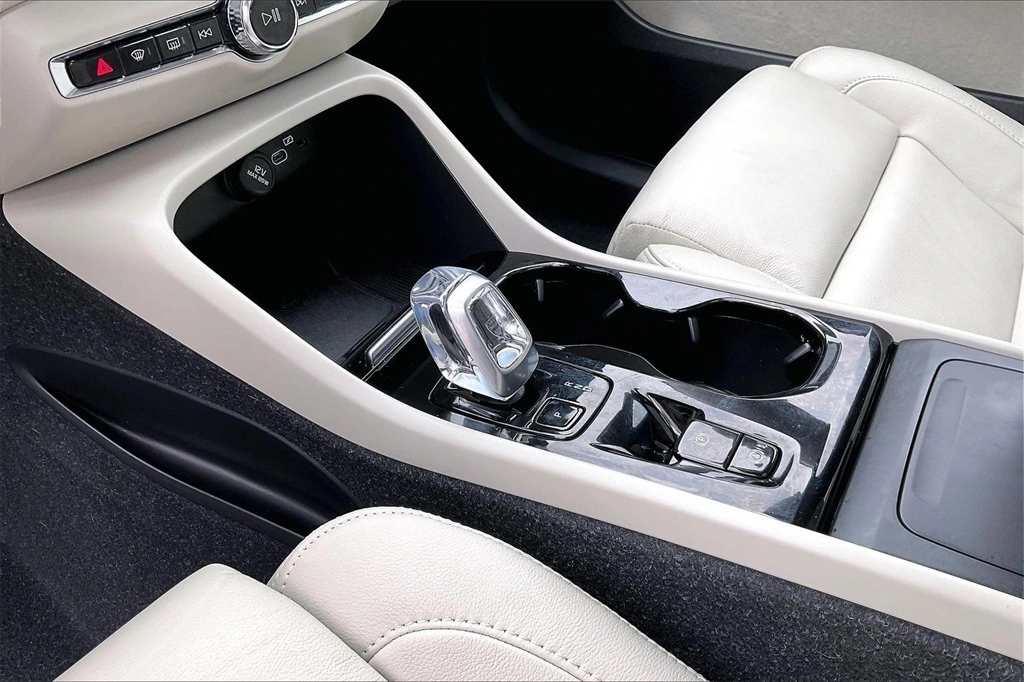 2023 Volvo - image 18