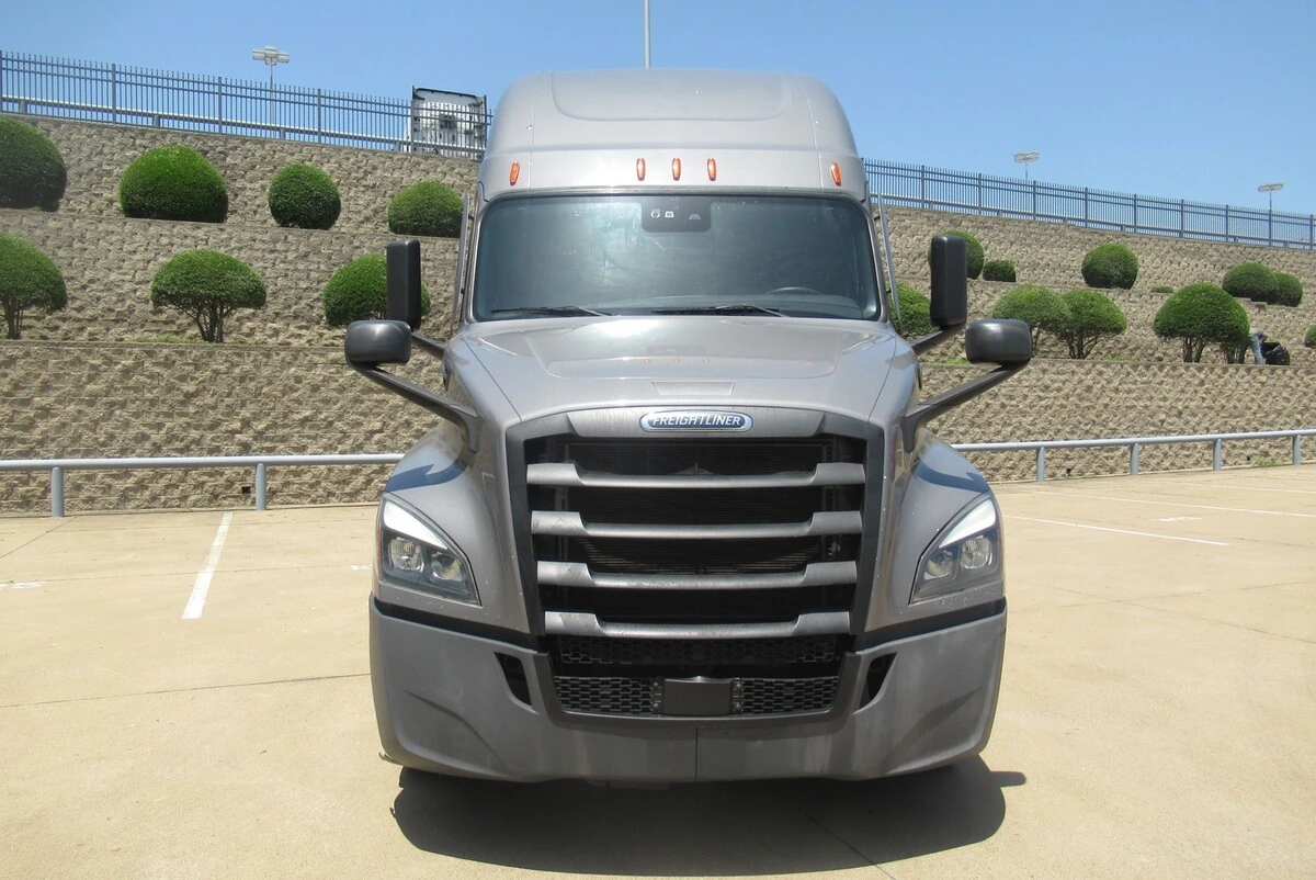 2022 Freightliner Cascadia — photo 7