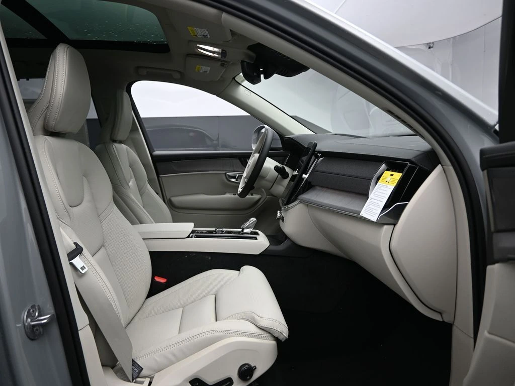 2026 Volvo - image 28