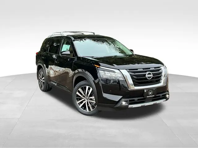 2025 Nissan Pathfinder Platinum's photo