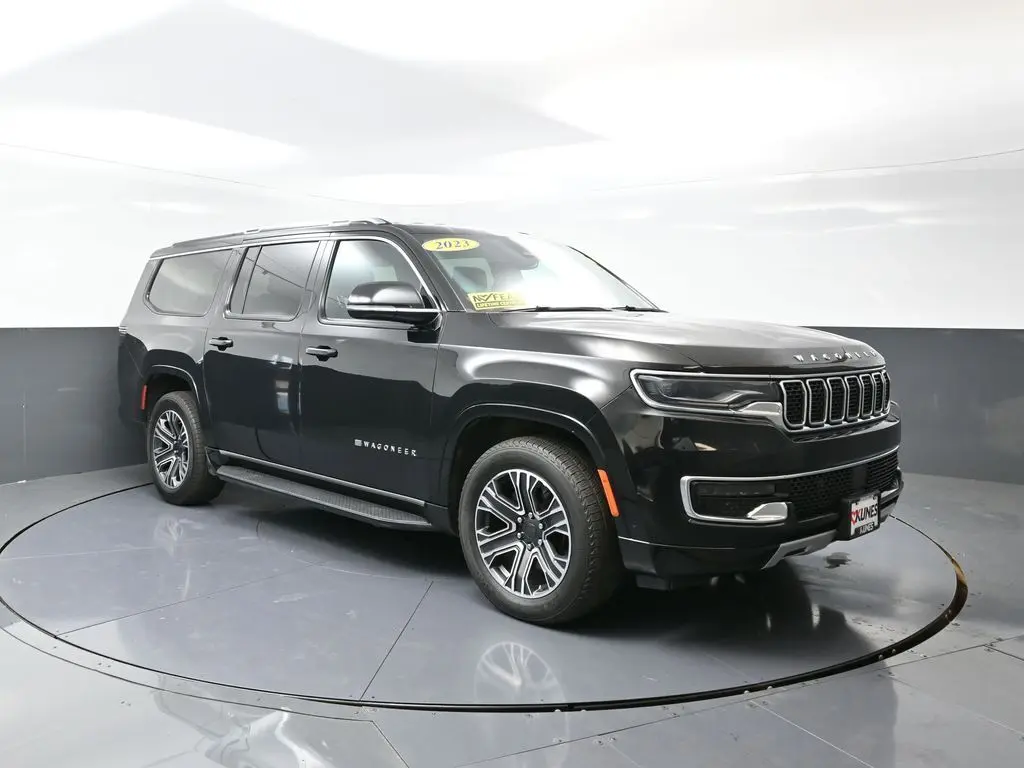 2023 Jeep Wagoneer L Series II photo 2