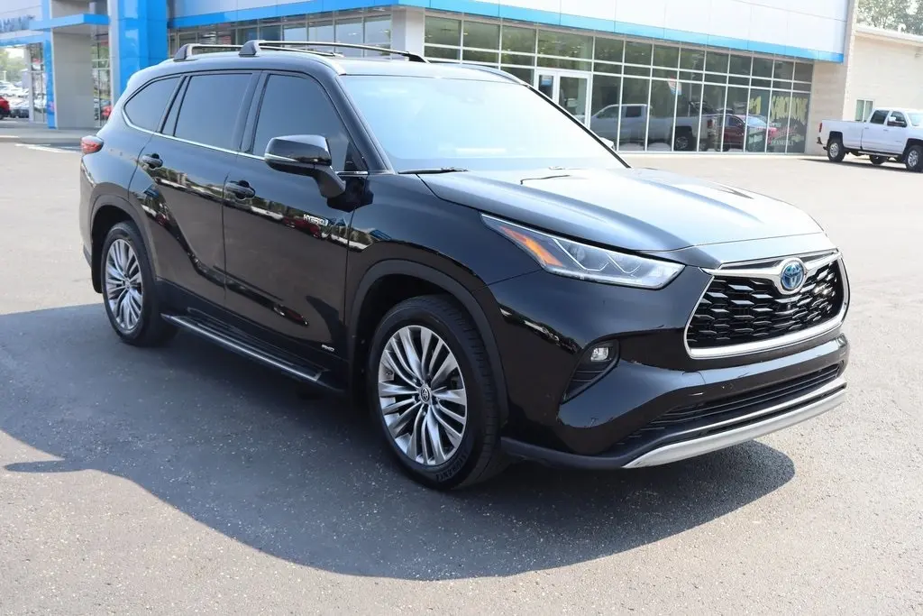 Used 2020 Toyota Highlander Platinum with VIN 5TDEBRCH9LS011490 for sale in Atwater, OH