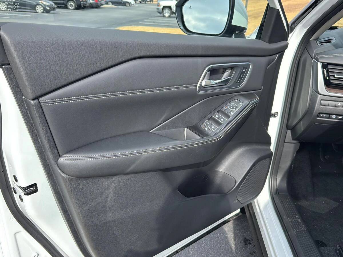 2026 Nissan Rogue Platinum - Photo 14