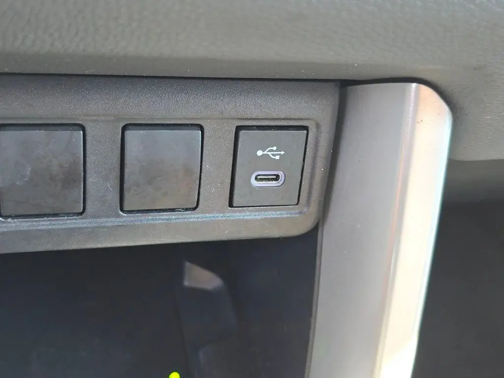 2024 Toyota Corolla Cross LE photo 28