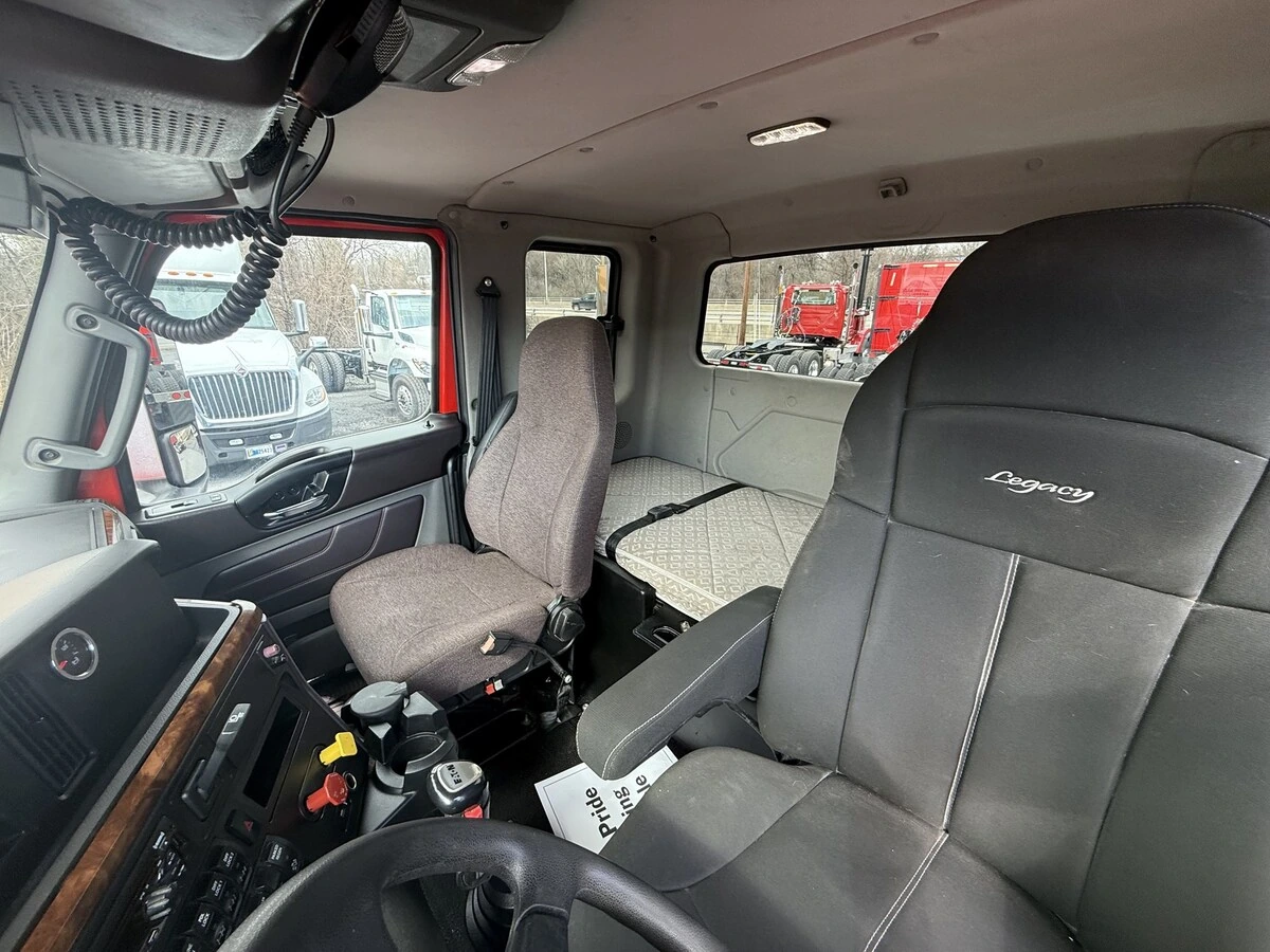 2020 International HV - image 14