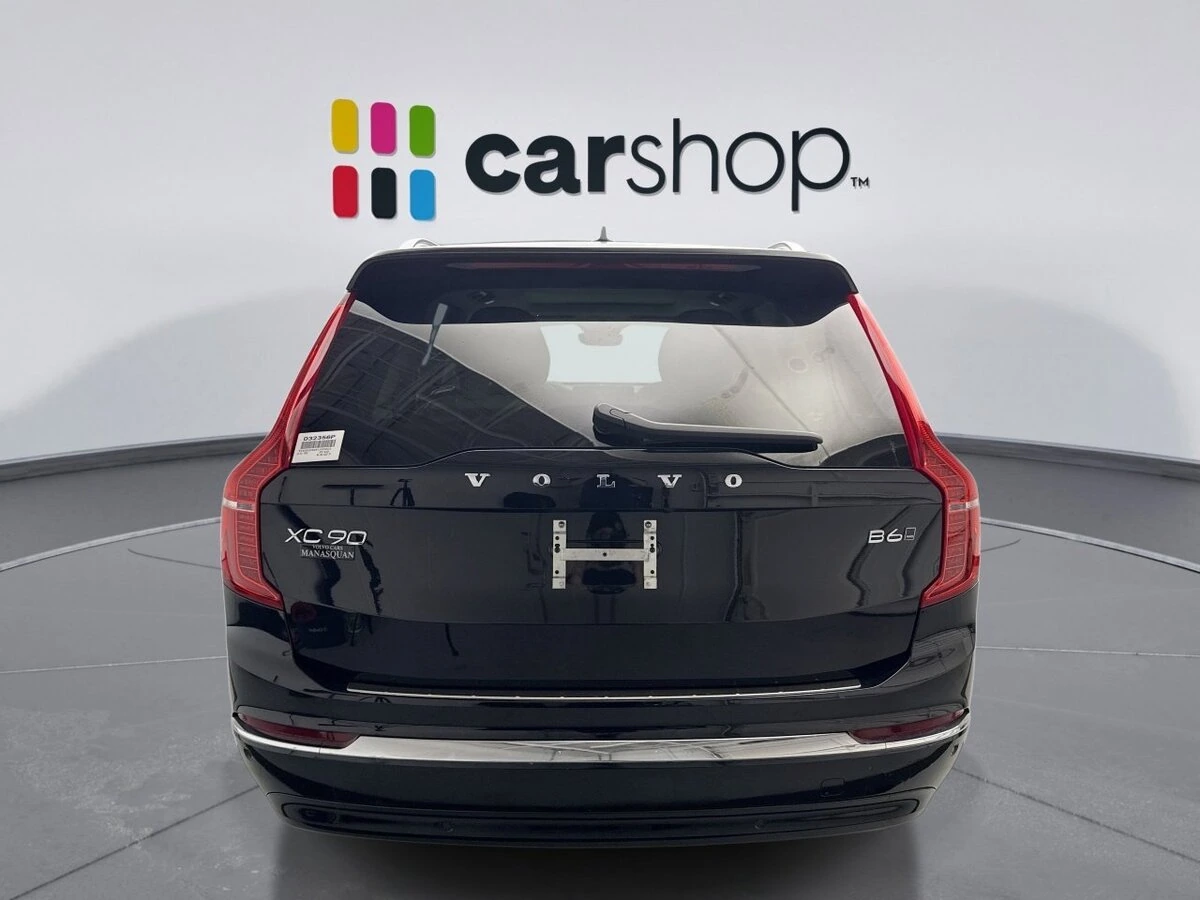 2023 Volvo - image 4