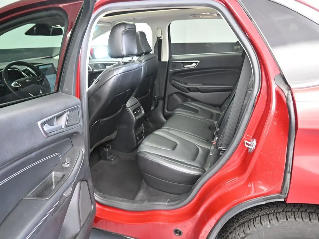 2021 Ford Edge Titanium photo 10