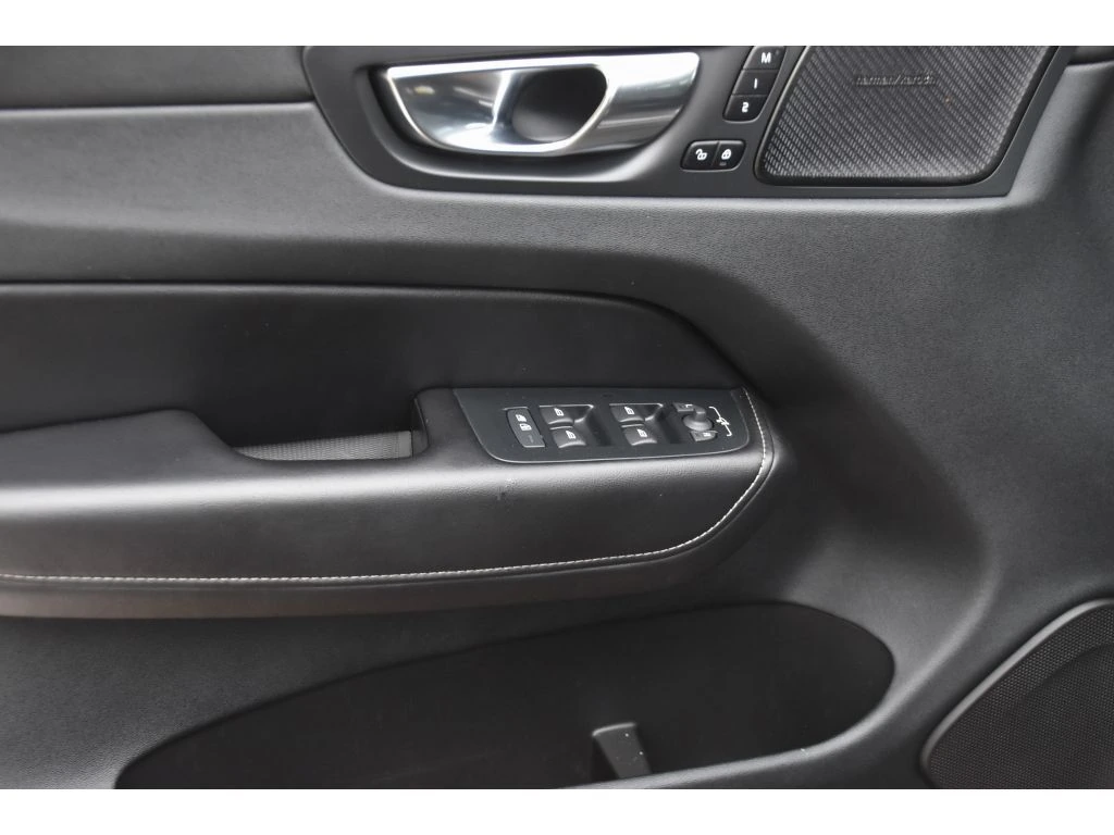 2022 Volvo - image 27