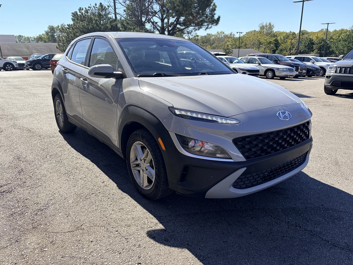 Used 2023 Hyundai Kona SE with VIN KM8K2CAB7PU059484 for sale in Kansas City