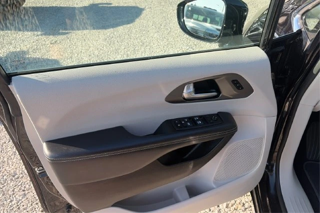 2024 Chrysler Pacifica Touring L - Photo 19