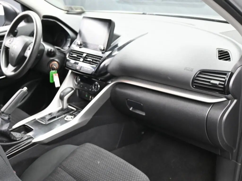 2022 Mitsubishi Eclipse Cross LE SEL GT photo 26