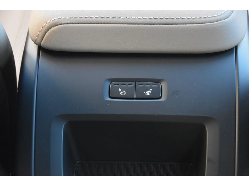 2026 Volvo - image 14