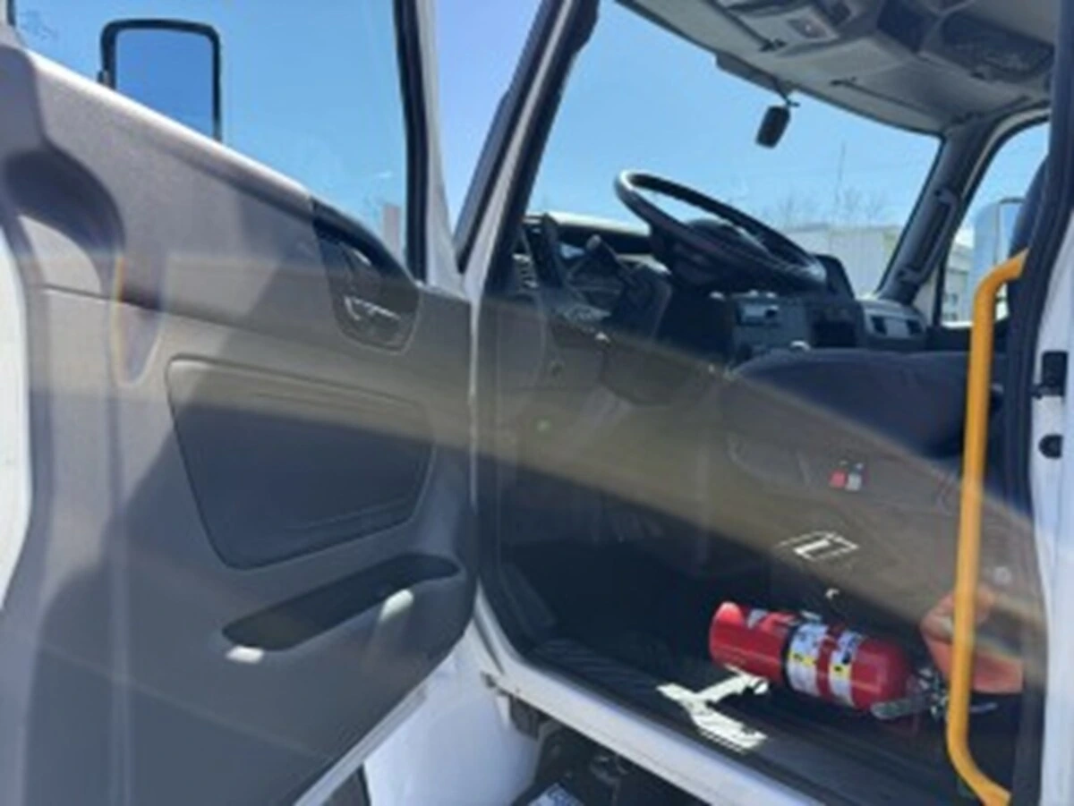 2022 International - image 5