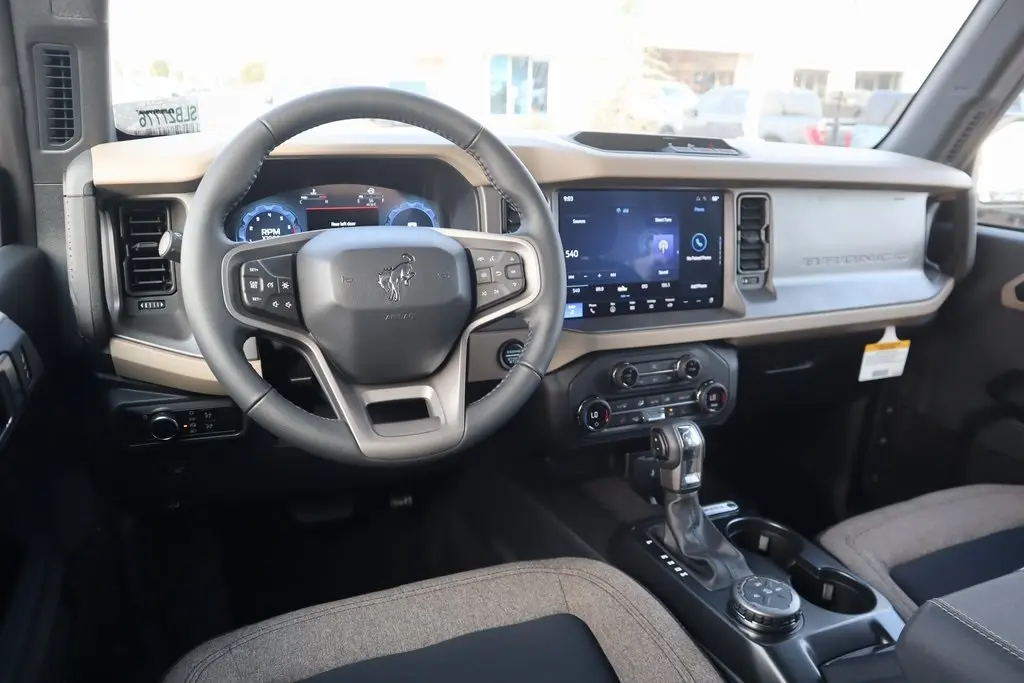 2025 Ford Bronco Big Bend photo 2