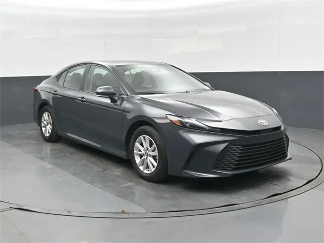 2025 Toyota Camry XLE's photo