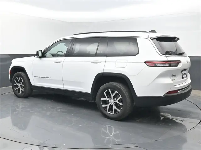 2024 Jeep Grand Cherokee Limited photo 3