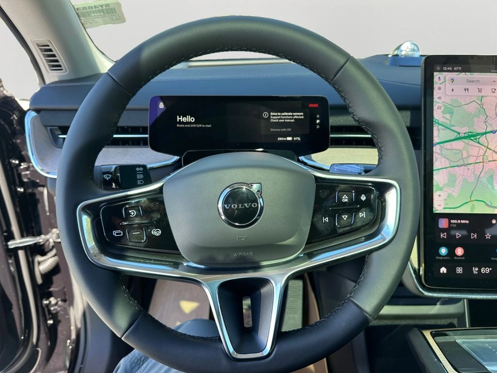 2025 Volvo - image 16