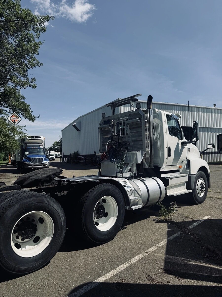 2019 International LT in Bridgeport, CT — photo 4