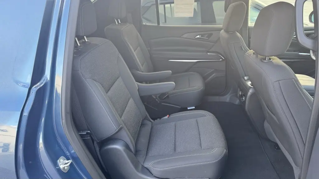 2025 Chevrolet Traverse 1LT photo 4
