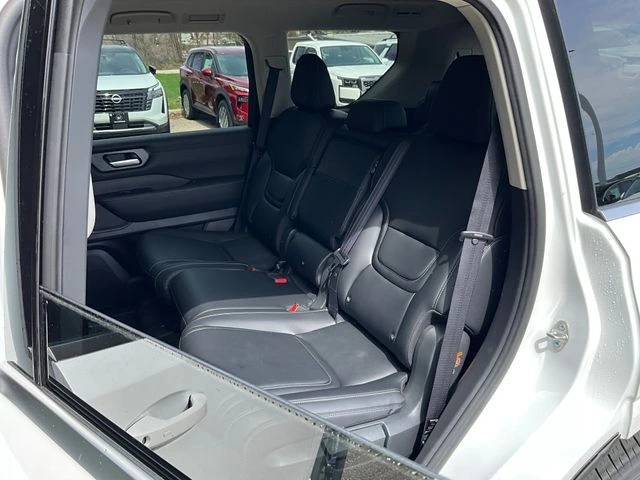 2026 Nissan Armada SV - Photo 11