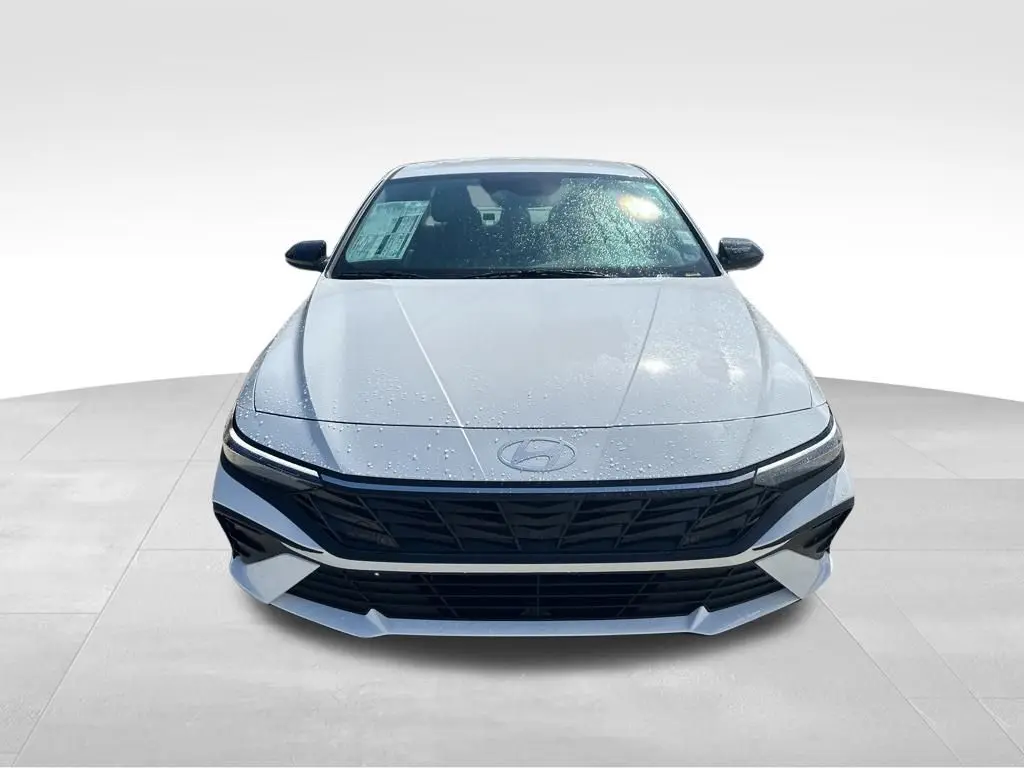 2025 Hyundai Elantra SEL Sport photo 2