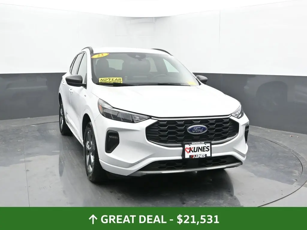 2023 Ford Escape ST-Line photo 2