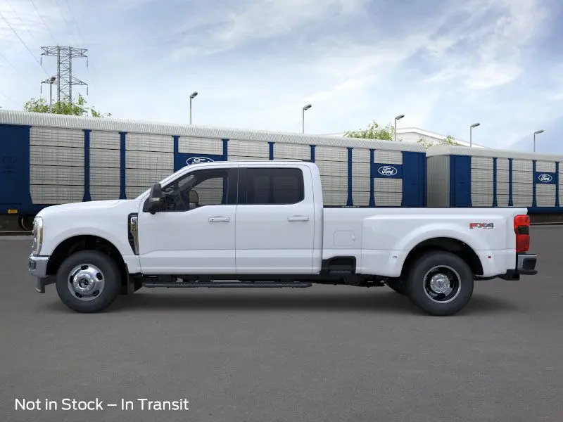2026 Ford F-350 Lariat photo 2
