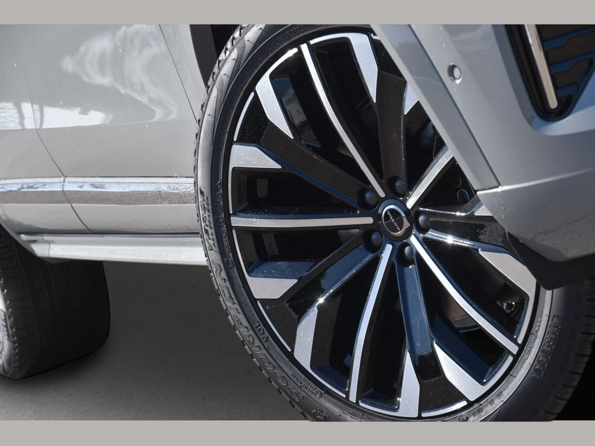2026 Volvo XC90 Plus - Photo 9