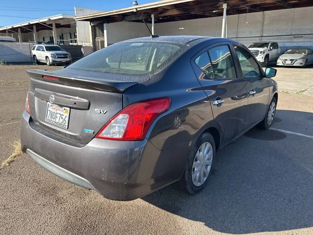 2015 Nissan Versa 1.6 SV photo 2