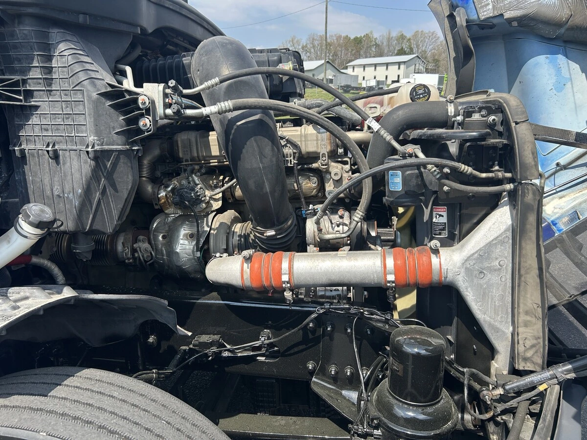 2022 Freightliner Cascadia - image 11