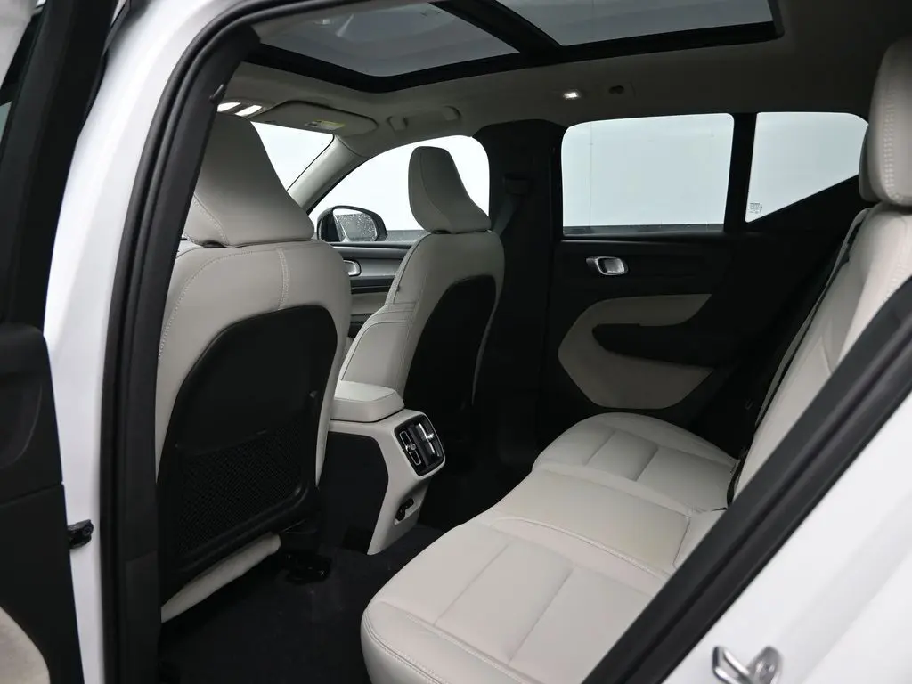 2026 Volvo - image 24