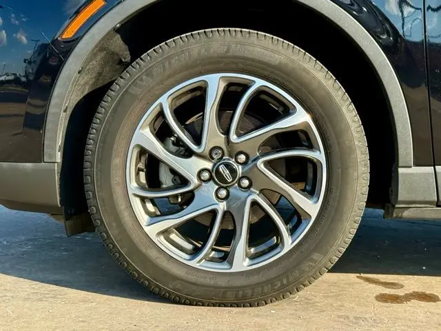 2022 Lincoln Corsair Standard photo 8