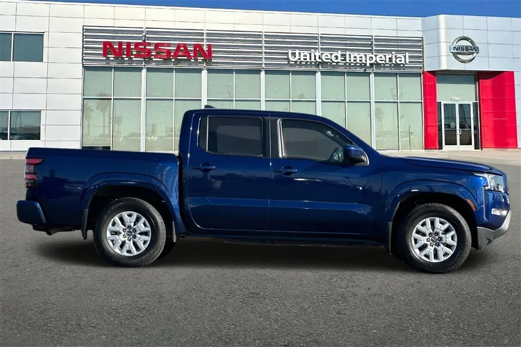 2022 Nissan Frontier SV photo 3