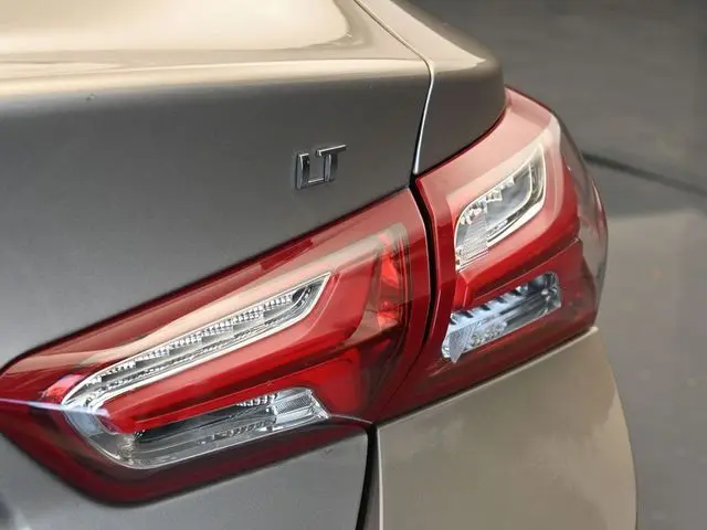 2024 Chevrolet Malibu Premier 2LT photo 10