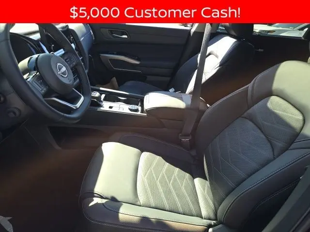 2025 Nissan Pathfinder Platinum photo 4