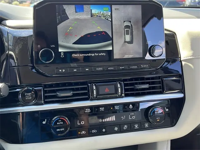 2025 Nissan Pathfinder SL photo 17